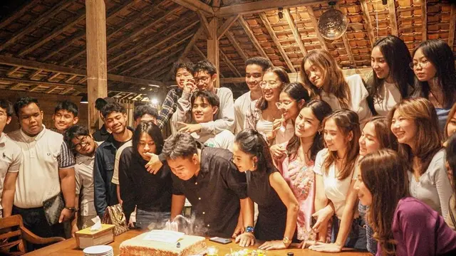 6 Potret Terbaru Yuni Shara Bersama Dua Anaknya, Tampak Kompak dan Harmonis