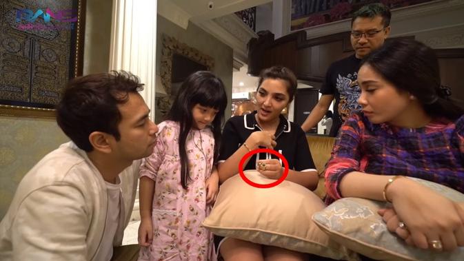 Barang 'mahal' keluarga Hermansyah (Sumber: YouTube/Rans Entertainment)