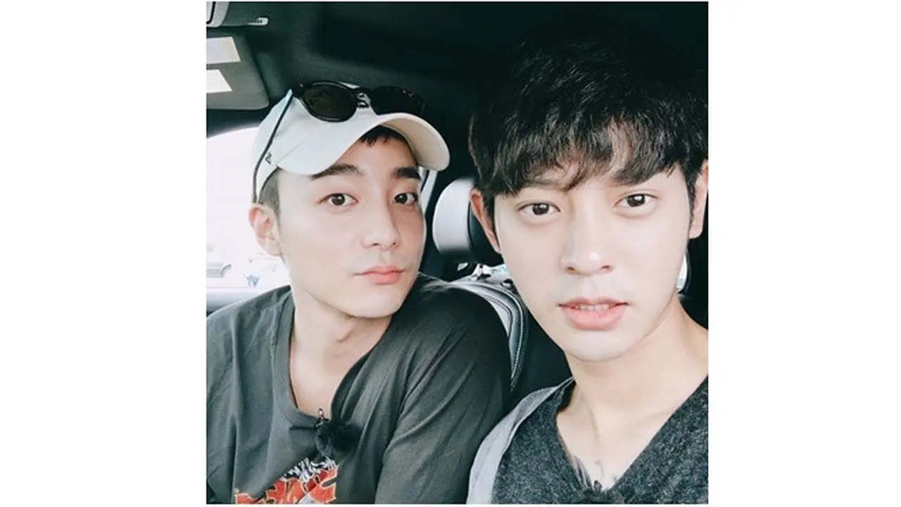 Teseret Kasus Prostitusi, Ini 6 Momen Kedekatan Roy Kim dan Jung Joon Young
