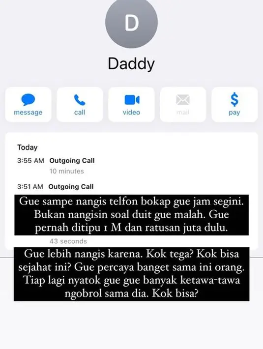 <p>Awkarin pun menumpahkan kesedihannya kepada sang ayah. Ia tidak habis pikir, mengapa ada orang yang tega berbuat seperti itu. [Foto: instagram.com/narinkovilda]</p>