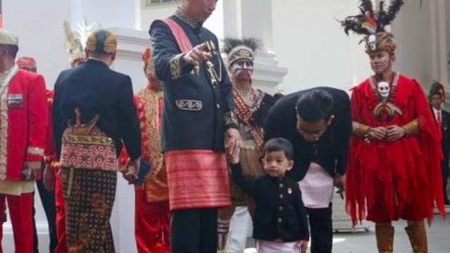 Jadi Sorotan, Potret Lucu Jan Ethes Ikut Jokowi Upacara HUT ke-73 RI