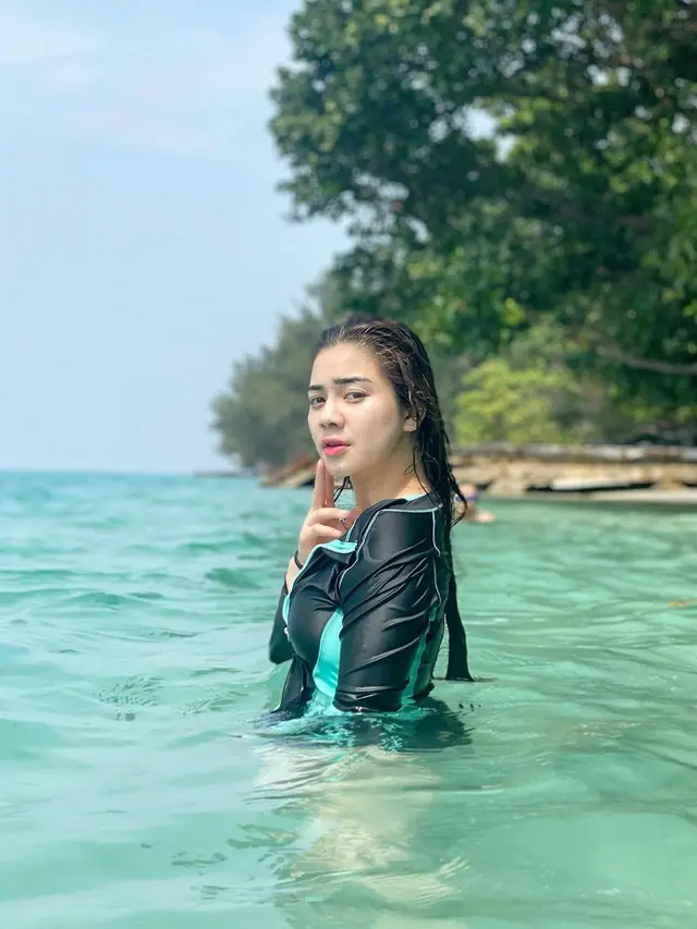 7 Momen Felicya Angelista Renang di Laut, Caesar Hito Hampir Tenggelam