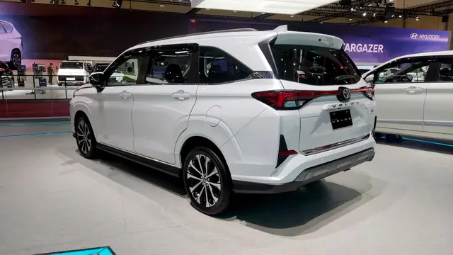 Sektor buritan Toyota Veloz