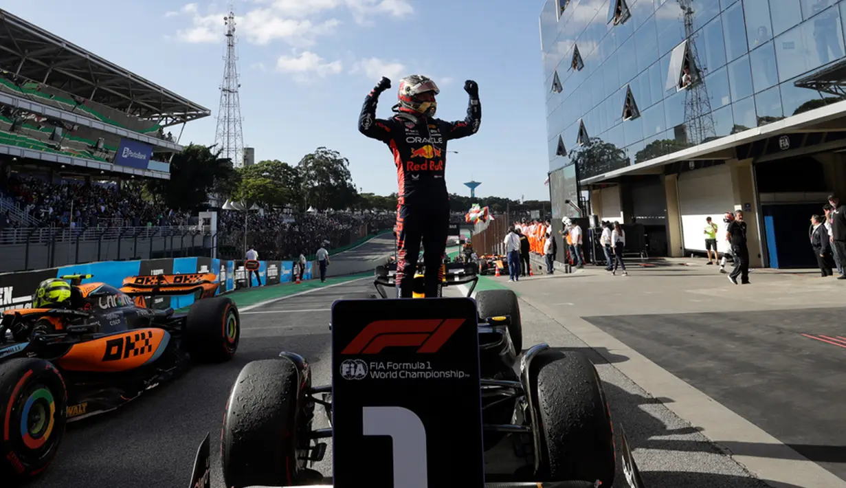 Kemenangan kelima beruntun Verstappen ini membuatnya sudah punya 254 poin, lebih dari dua kali lipat total poin Perez di posisi kedua Klasemen Pebalap F1 dengan 258 poin diikuti Hamilton dengan 228 poin. (AP Photo/Marcelo Chello)