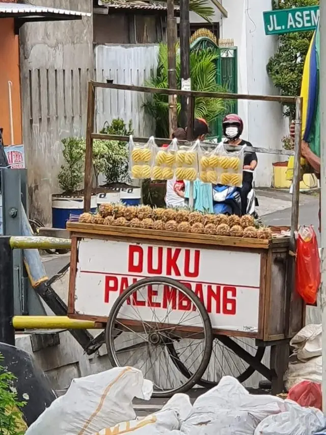 7 Tulisan Absurd Orang Jualan Buah Ini Bikin Bingung
