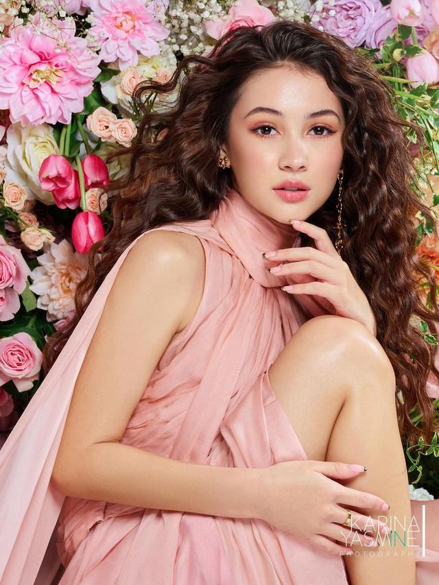 6 Pemotretan Sandrinna Michelle Paling Curi Perhatian, Bikin Pangling