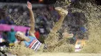 Atlet cantik asal Rusia, Darya Klishina saat berlaga pada cabang lompat jauh pada ajang World Athletics Championships di London, (9/8/2017). (AP/Matt Dunham)