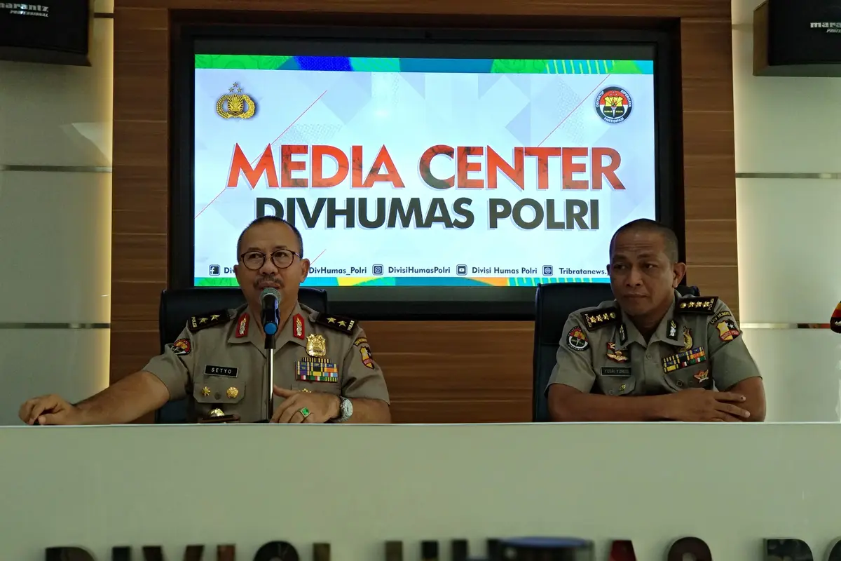 Kadiv Humas Polri, Irjen Setyo Wasisto, beri keterangan pers terkait bom Surabaya (Liputan6.com/Nafiysul Qodar)