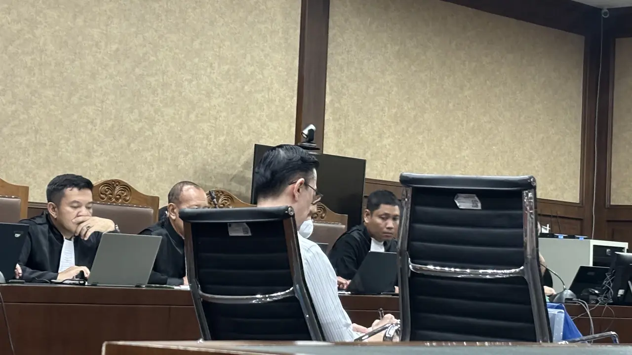 Mantan Menteri Perdagangan (Mendag) Thomas Trikasih Lembong alias Tom Lembong menjalani sidang vonis perkara dugaan korupsi importasi gula (Liputan6.com/Ady Anugrahadi)