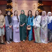 Tanpa Pangeran Mateen, Anisha Rosnah menghadiri acara halalbihalal dengan keluarga berkebutuhan khusus. (dok. Instagram @theimpianproject.bn/https://www.instagram.com/p/C6Sek5yhIkR/)