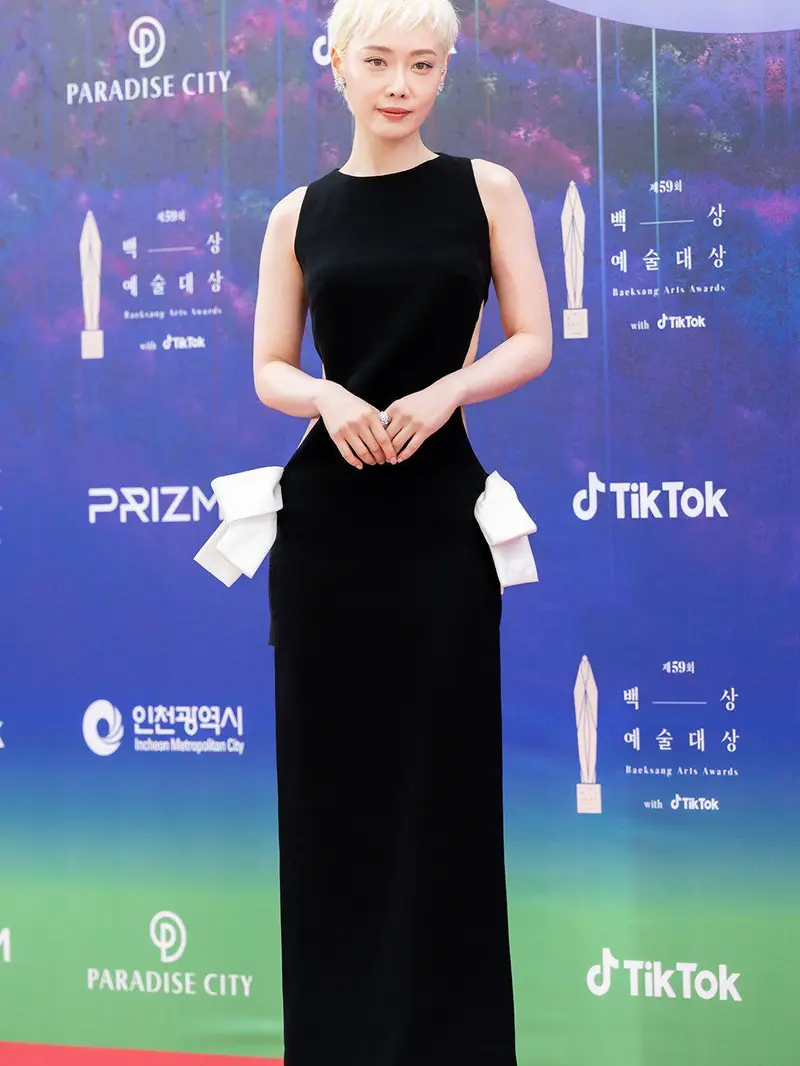 7 Gaya Bintang The Glory di Baeksang Arts Awards 2023, Song Hye Kyo Bagai Dewi- Kim Hieora Bergaya Pixie Cu
