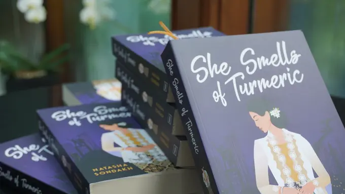 She Smells of Turmeric