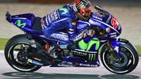 Pebalap Yamaha, Maverick Vinales, menjadi yang tercepat pada latihan bebas ketiga MotoGP, di Sirkuit Losail, Jumat (24/3/2017). Valentino Rossi terpuruk di urutan ke-13. (Twitter/MotoGP)