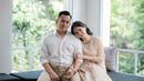 Jessica Anastasya resmi menjadi istri Ilham Ramadhan pada 4 Juni 2022. Ia memutuskan untuk menikah di usia 25 tahun. Kini kebersamaan Jessica dan suami curi perhatian karena semakin lengket usai menikah. (Liputan6.com/IG/@jessicaanastasya20)
