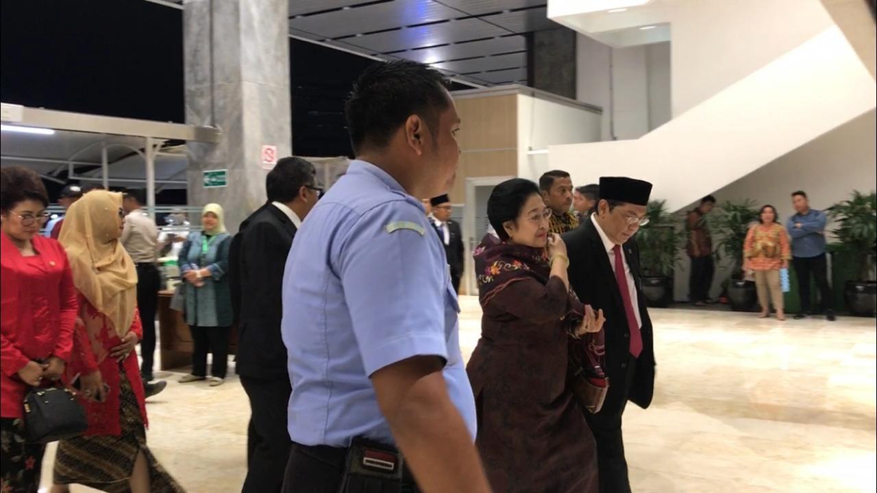 Megawati Hadiri Pelantikan Ketua DPR Puan Maharani