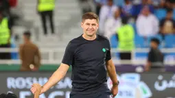 Benitez Sebut Steven Gerrard Lebih Komplet dari Cristiano Ronaldo