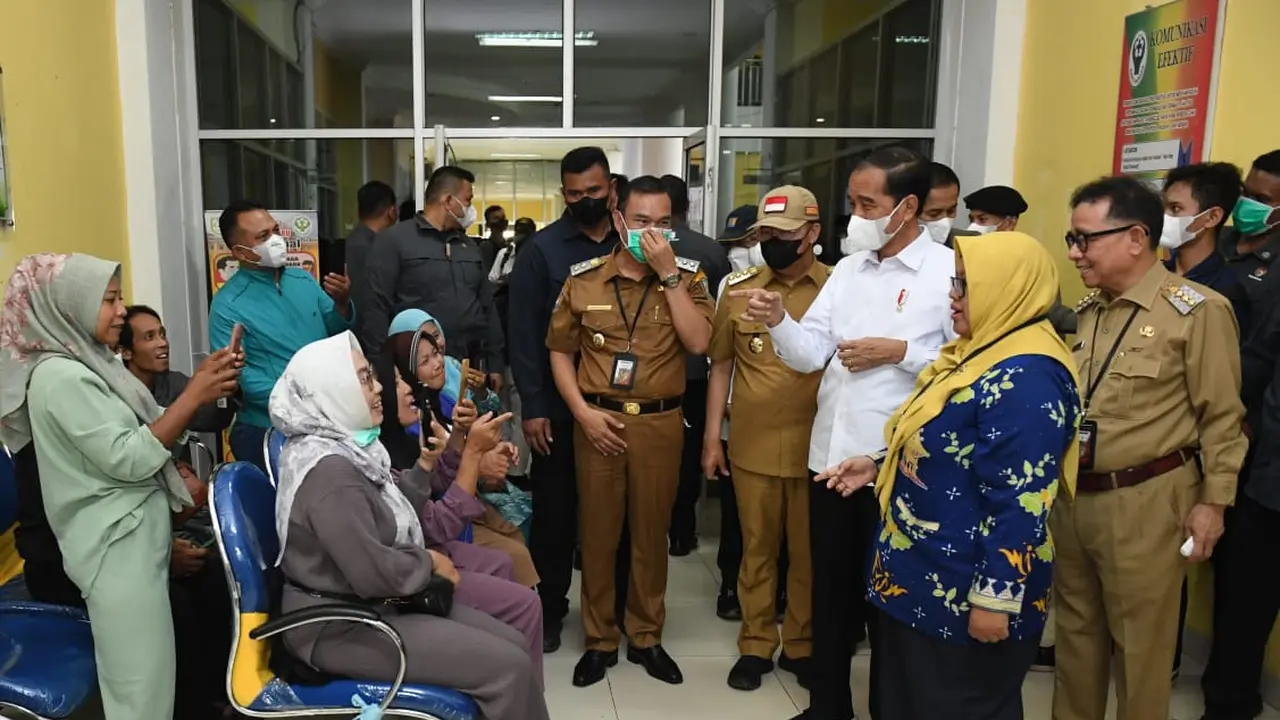 Presiden Joko Widodo atau Jokowi saat mengunjungi Rumah Sakit Umum Daerah (RSUD) Kepahiang, Kabupaten Kepahiang, Provinsi Bengkulu, Kamis (20/7/2023).