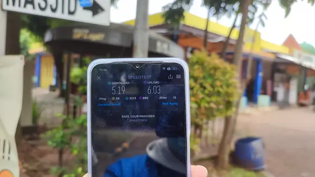 Pengujian jaringan Smartfren di Rest Area Tol Cipali KM 102 A (Liputan6.com/Giovani Dio Prasasti)