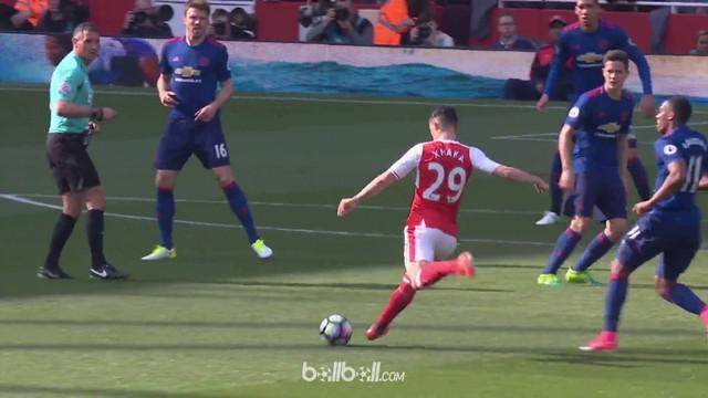 Berita video gol keberuntungan indah di laga Arsenal vs Manchester United di Premier League. This video presented by Ballball.
