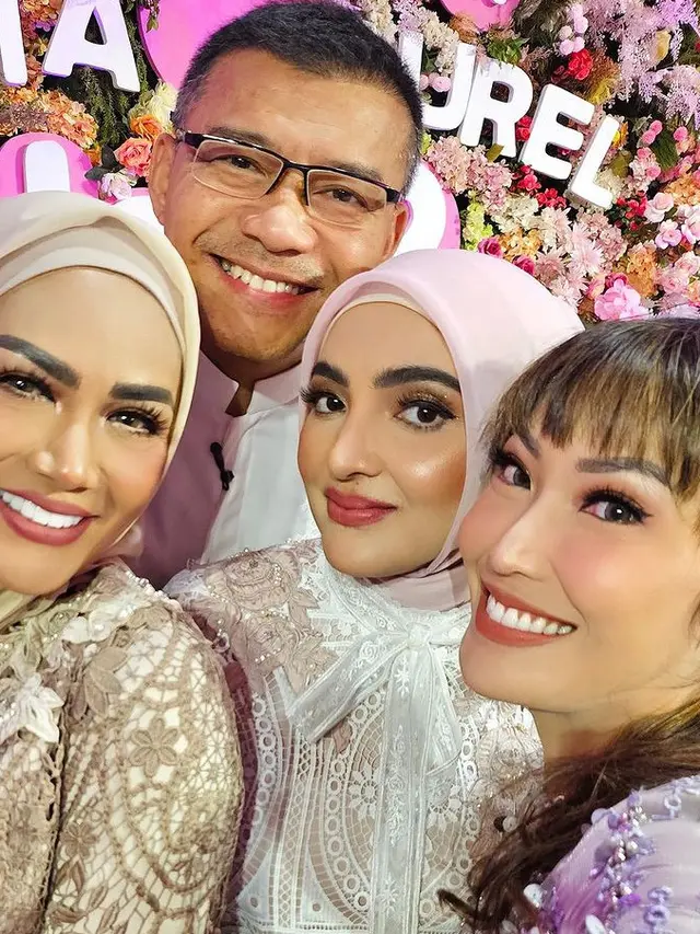 Gaya Berkerudung Ashanty-Arsy dan Krisdayanti-Amora
