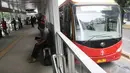 Halte baru tersebut resmi beroperasi mulai hari ini untuk menggantikan halte bus Transjakarta Karet dan Setiabudi yang ditutup terkait dengan pembangunan stasiun MRT, Jumat (6/6/14). (Liputan6.com/Faizal Fanani)