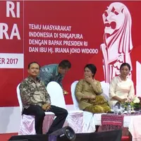 Ibu Iriana dan Jokowi emang pasangan so sweet deh, relationship goals... (Foto: YouTube)