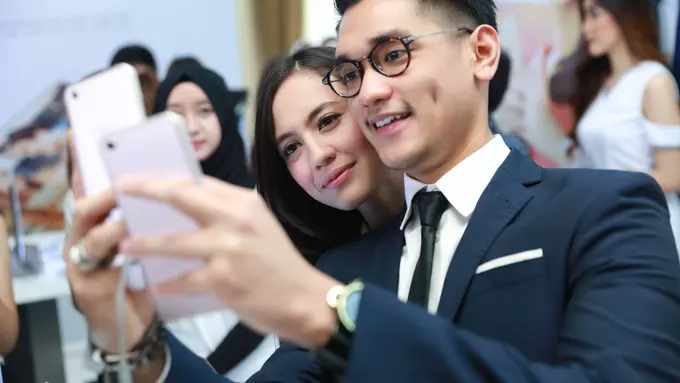Afgan dan Pevita Pearce