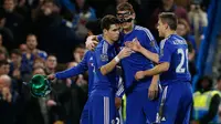 Para pemain Chelsea merayakan gol ke gawang Sunderland pada laga Premier League di Stamford Bridge, London, Sabtu (19/12/2015) malam WIB. (AFP/Ian Kington)