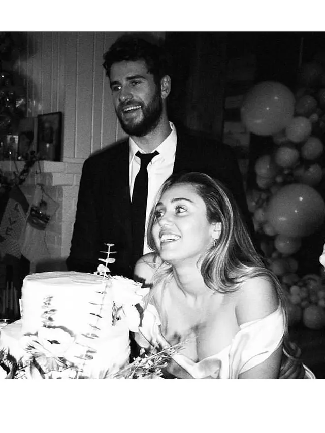 Resmi Bercerai, Ini 6 Momen Manis Miley Cyrus dan Liam Hemsworth