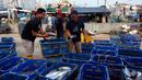 Perusahaan dari Jepang mengimpor ikan cakalang dari Indonesia untuk diproses menjadi bahan dasar masakan Jepang, katsuobushi. Warga Jepang selalu memasukkan katsuobushi dalam santapan harian mereka, baik untuk penyedap rasa ataupun sebagai makanan pendamping nasi. (Liputan6.com/Johan Tallo)