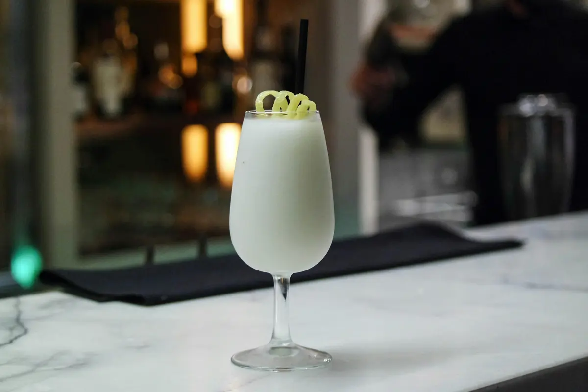 Contoh ilustrasi coconut milkshake