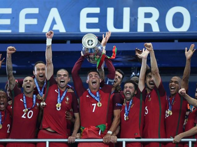 Kisah Timnas Portugal Menjuarai Piala Eropa 2016 Tangis Haru Dan Bahagia Cristiano Ronaldo Piala Eropa Bola Com