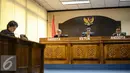 Pimpinan Sidang, Yhannu Setyawan (tengah) membacakan putusan di Komisi Informasi Publik, Jakarta, Rabu (29/7/2015). Sidang dengan agenda dokumen pemecatan Letjen Prabowo Subianto antara Pemohon KontraS dan termohon Mabes TNI. (Liputan6.com/Faizal Fanani)