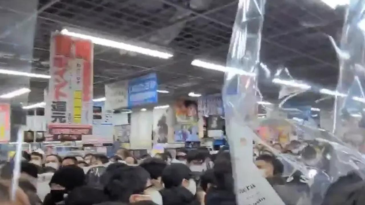 Viral Aksi Ricuh Pembeli Berebut PS5, Polisi Sampai Bubar Paksa