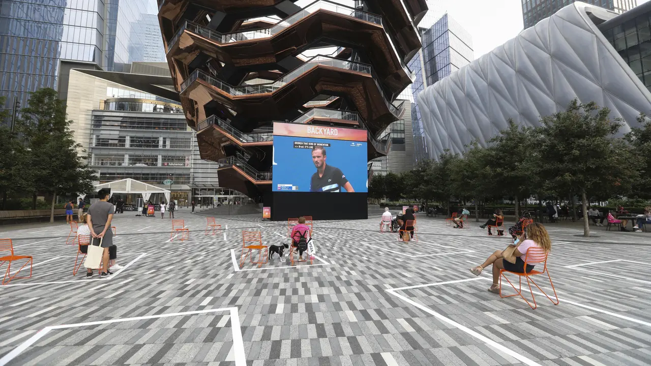 FOTO: Penampakan Tanda Jaga Jarak Sosial di New York City