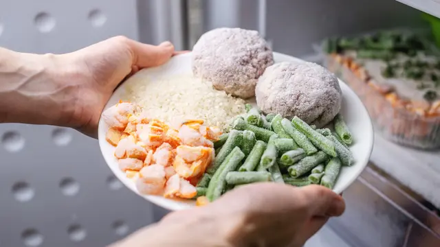 ilustrasi frozen food/Rabusta/shutterstock