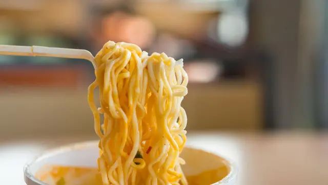 Bolehkah Wanita Hamil Makan Mi Instan?