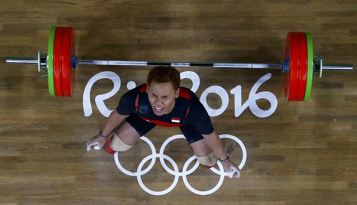 Lifter berusia 27 tersebut kemudian menaikkan angkatan pada kesempatan kedua, menjadi 146 kg. Sayang, kali ini dia gagal. (Reuters/Yves Herman)