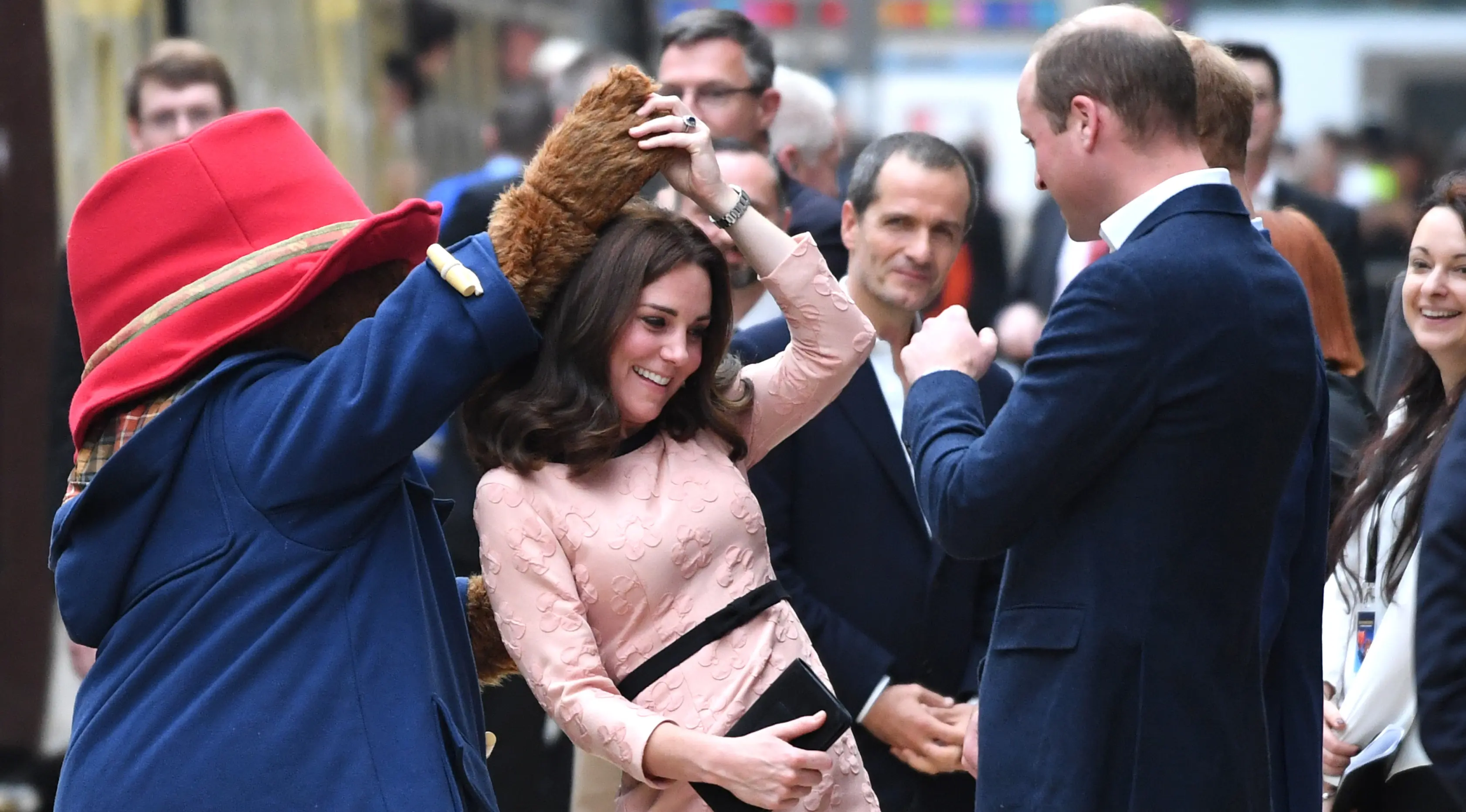 Kate Middleton di Stasiun Kereta Paddington (Chris J Ratcliffe/AFP)