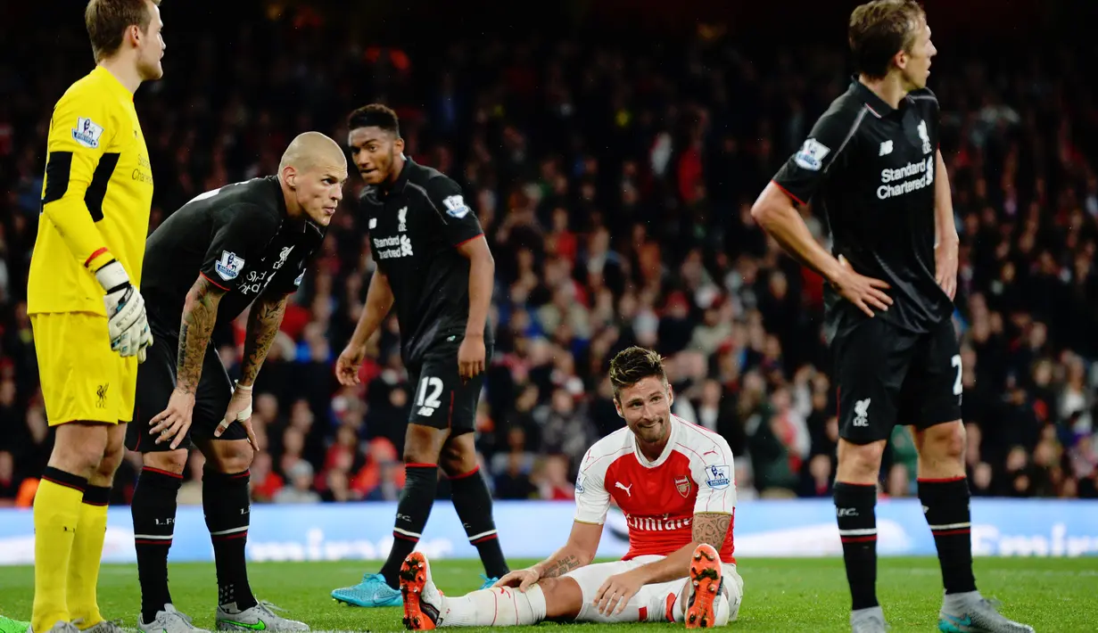 Ekspresi striker Arsenal, Olivier Giroud, setelah gagal memanfaatkan peluang di depan gawang Liverpool. (Action Images via Reuters/Tony O'Brien)