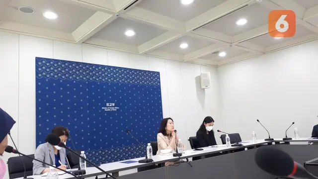 Sesi diskusi di Kementerian Luar Negeri Korea Selatan dengan Indonesia Next Generation Journalist Network on Korea. (Liputan6.com/Tanti Yulianingsih)