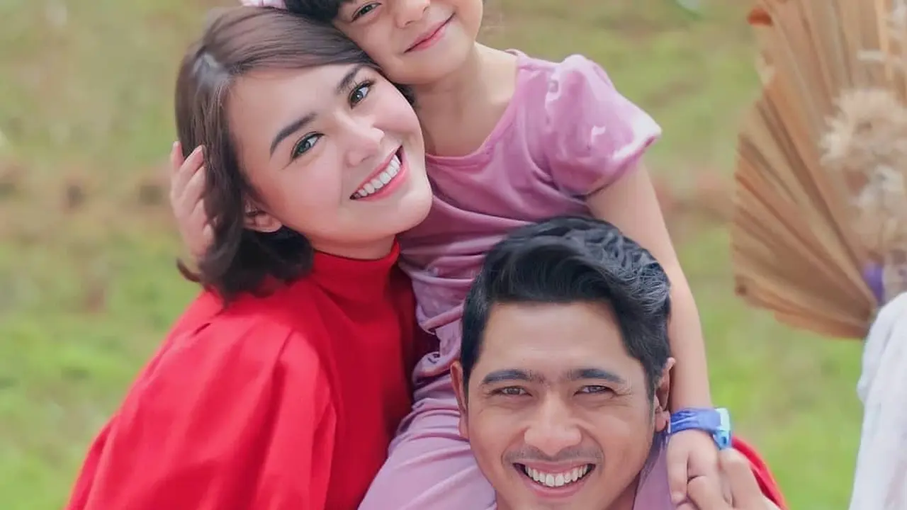 6 Potret Keluarga Amanda Manopo dan Arya Saloka di Sinetron, Penuh Kehangatan
