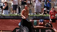 Naomi Osaka Sulap Lapangan Tenis French Open 2026 Jadi Runway dengan Gaun Berlapis Gaun