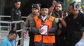 Mantan Menteri Agama, Yaqut Cholil Qoumas (Gus Yaqut - tengah), usai menjalani pemeriksaan lanjutan di Gedung Merah Putih Komisi Pemberantasan Korupsi (KPK), Jakarta, Selasa (2/6/2026). (Liputan6.com/Helmi Fithriansyah)