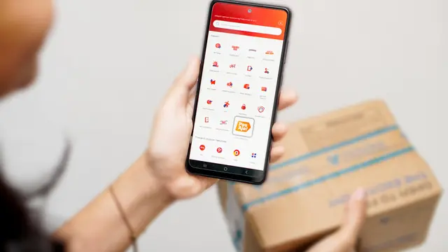 Aplikasi MyTelkomsel kini bisa digunakan untuk mengirim barang melalui PosAja! (Foto: Corpcomm Telkomsel)