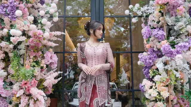 Potret Fuji di Pertunangan Frans Faisal Sang Kakak (credit: instagram/fuji_an)