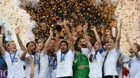 Timnas Jerman berhasil meraih trofi Piala Konfederasi 2017 setelah bersusah payah mengalahkan Cile dengan skor 1-0 di Saint Petersburg Stadium, Saint Petersburg, Minggu (2/7/2017) malam waktu setempat. (AFP/Patrik Stollarz)