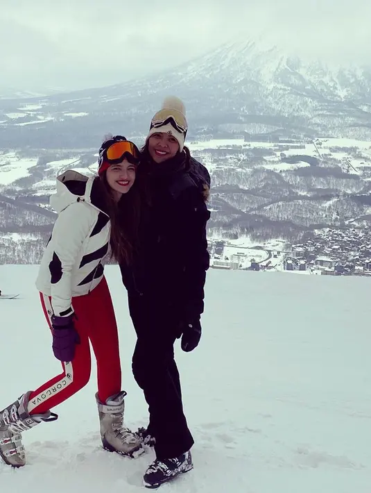 Bukan hanya itu, dari contoh tersebut Nia pun mengingatkan Mikhayla untuk tidak sembarangan berbicara. Alangkah baiknya dipikirkan lebih dulu agar tidak menyakiti orang lain. (Instagram/ramadhaniabakrie)