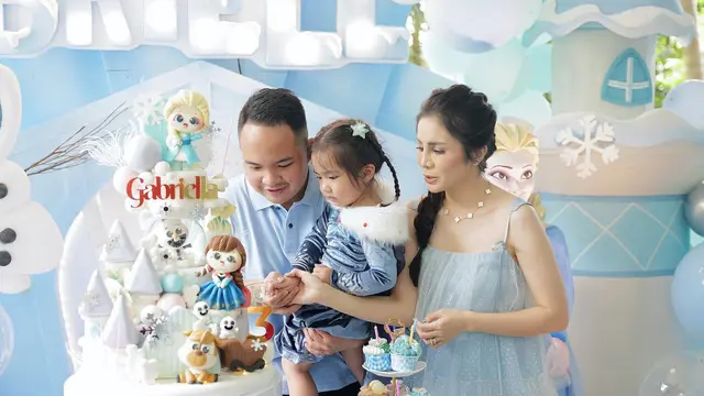 Bertema Frozen, Ini 7 Momen Perayaan Ulang Tahun Putri Momo Geisha