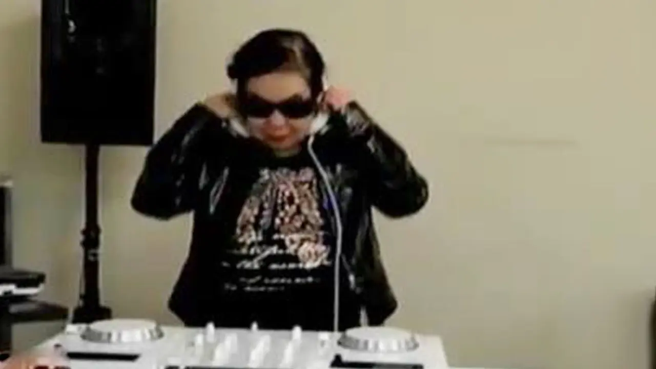 Aksi DJ Sumirock, Nenek asal Jepang Berumur 82 Tahun